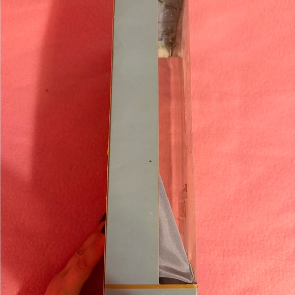 2002 Mattel PRINCESS OF THE DANISH COURT BARBIE Dolls of the World Princess NRFB - Picture 5 of 16